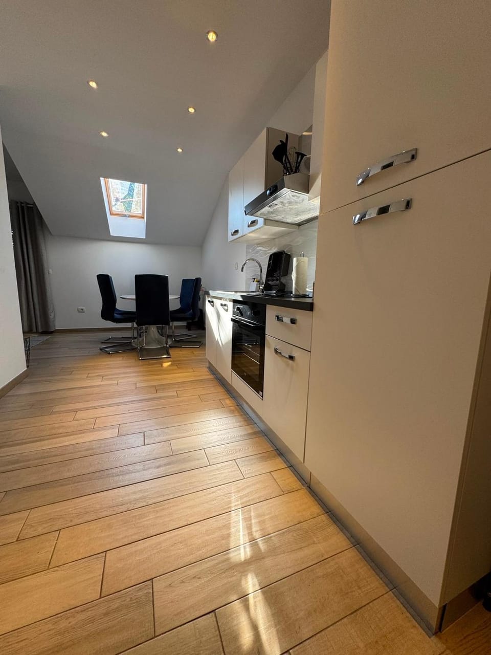 Kitchen or kitchenette, oven, stove
