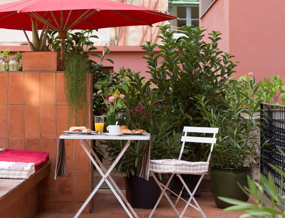 Patio, Balcony/Terrace, Food and drinks, Breakfast, Continental breakfast, Buffet breakfast, American breakfast, Drinks, Non alcoholic drinks, Internal: Not applicable to any particular room