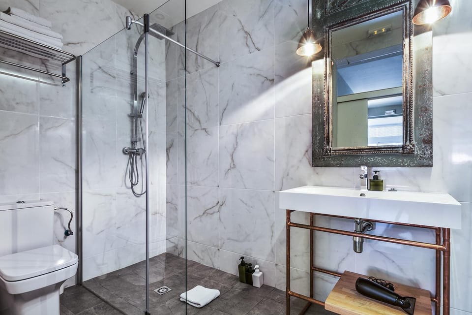 Patio, Bathroom, Decorative detail, Bedroom, On site, Time of day