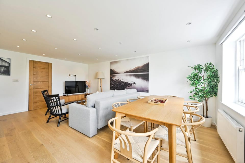 Communal lounge/ TV room, Living room, Seating area, Dining area
