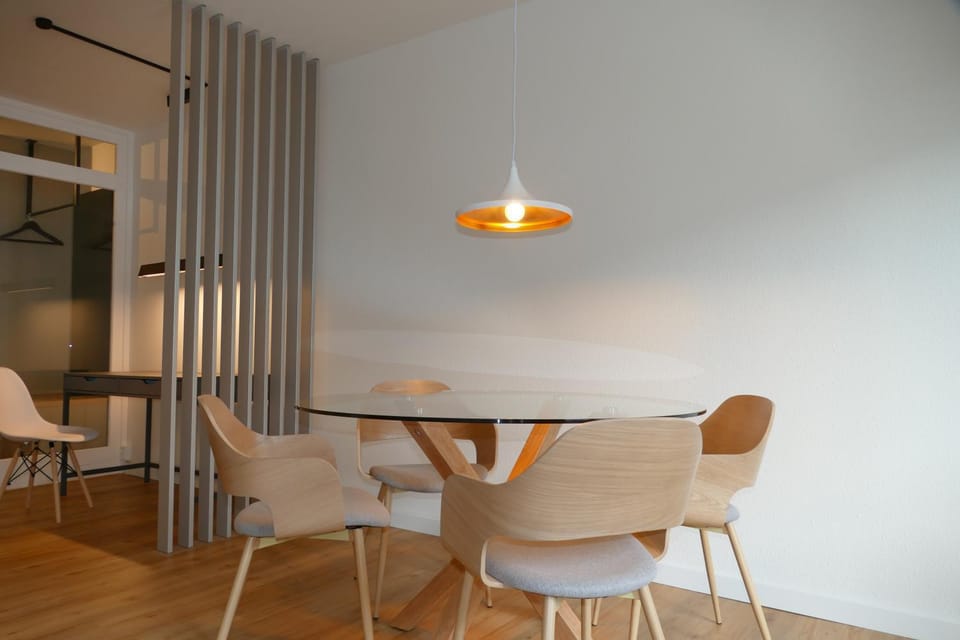 Game Room, Living room, Food and drinks, Seating area, Dining area, Breakfast