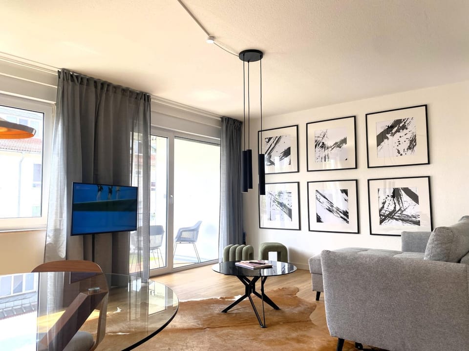 TV and multimedia, Balcony/Terrace, Balcony/Terrace, Living room, Decorative detail, Seating area