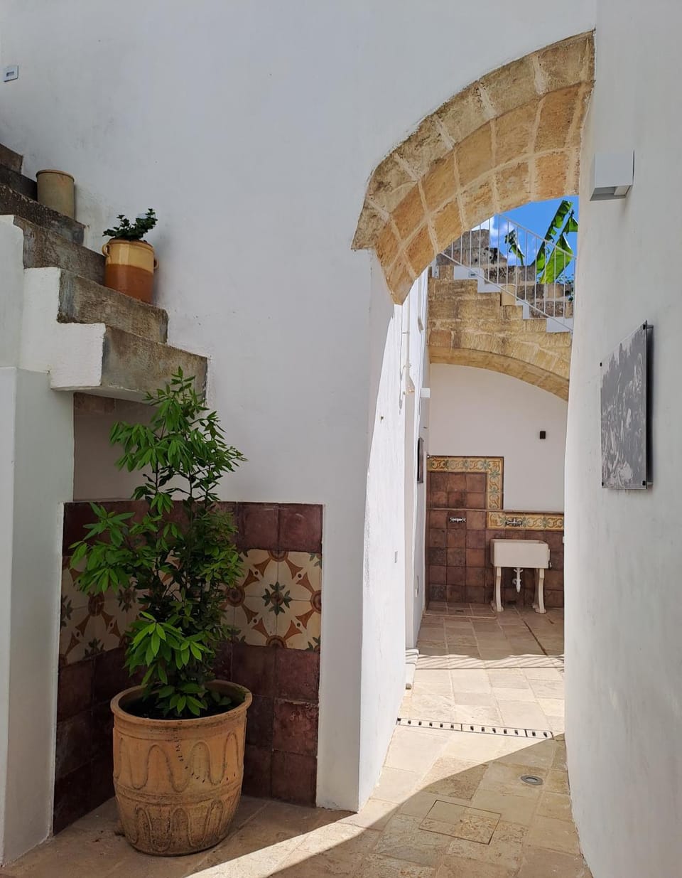 Patio, Day, Decorative detail