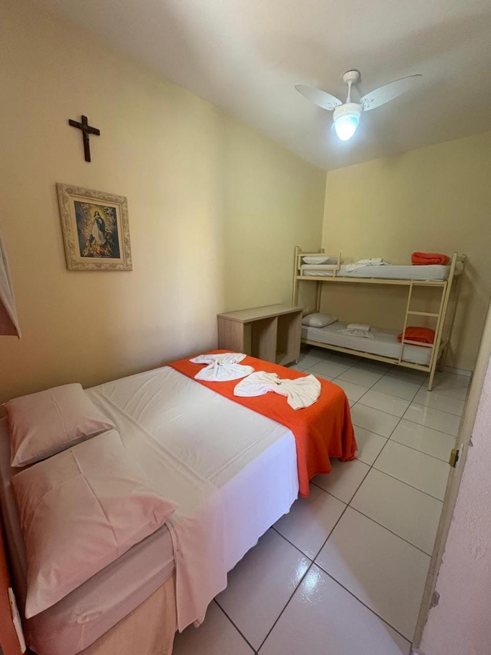 Bed, Bedroom, Breakfast, bunk bed, internet
