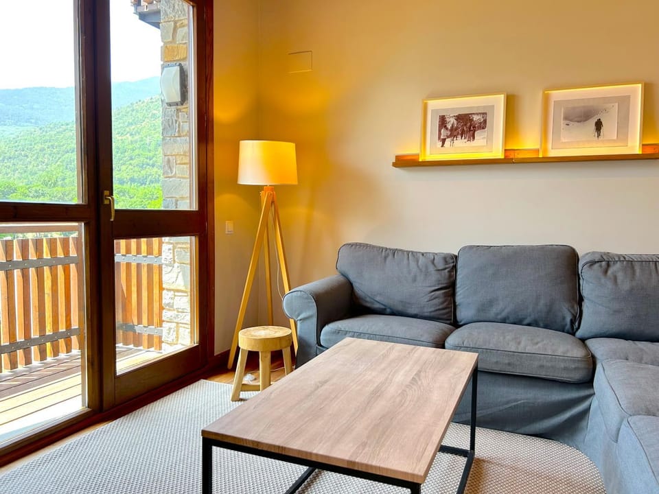 Apartament rústic amb encant i balcó by RURAL D'ÀNEU Apartment in Esterri d'Àneu