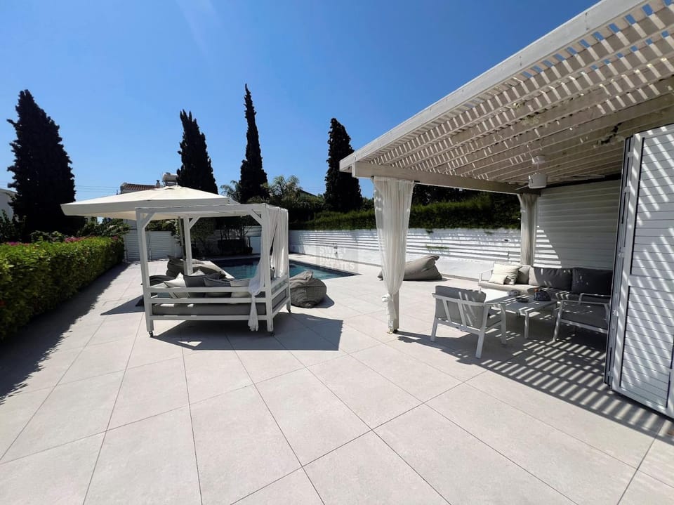 Balcony/Terrace, sunbed