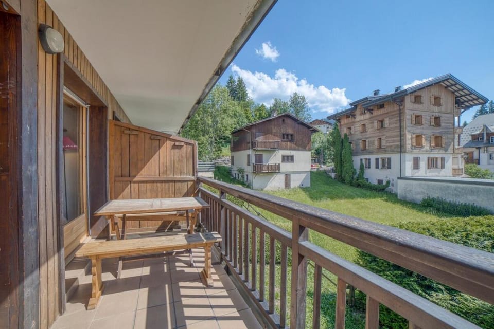 View (from property/room), Balcony/Terrace, Dining area