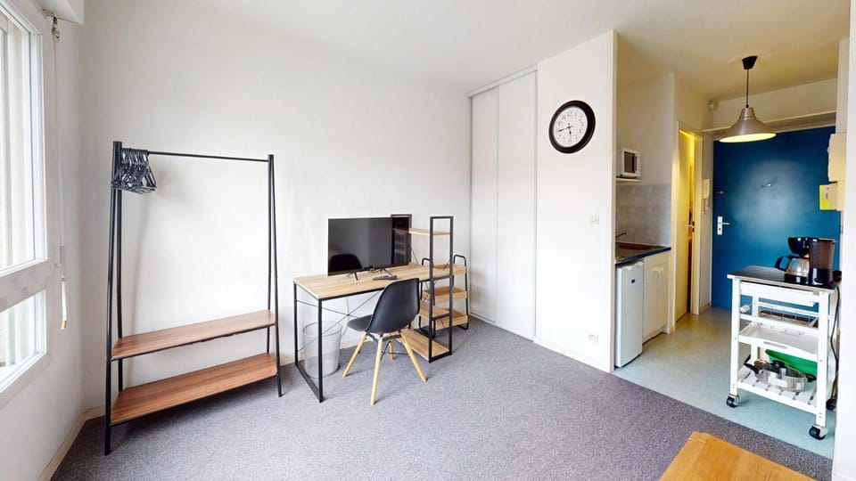 TV and multimedia, Kitchen or kitchenette, Photo of the whole room, Dining area, wardrobe