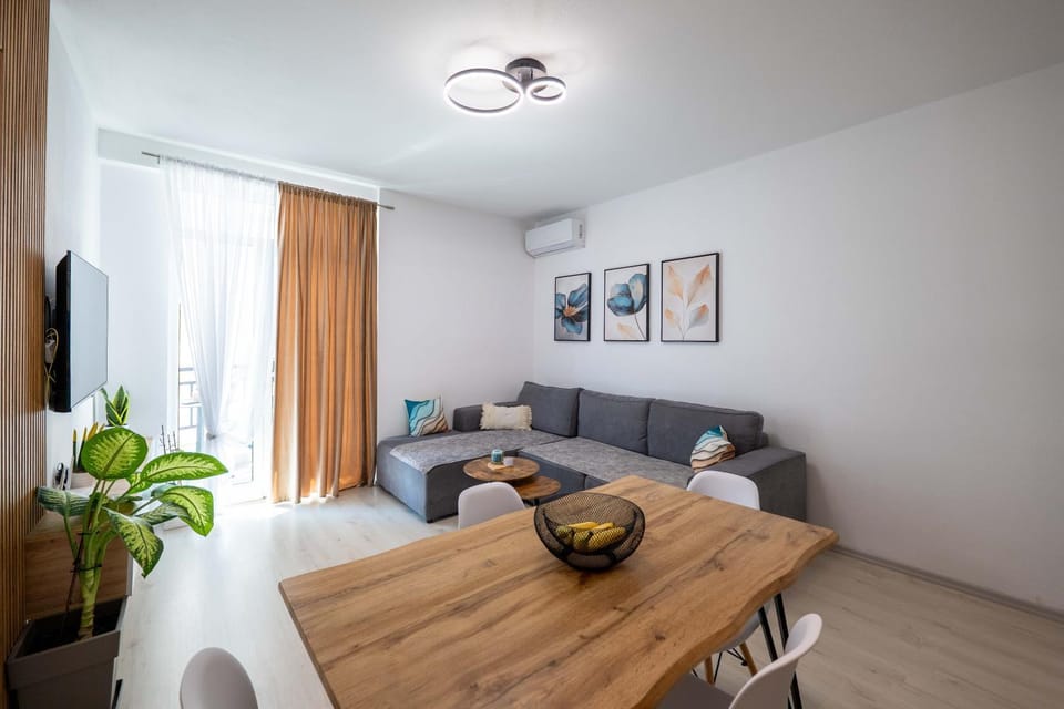 Living room, Photo of the whole room, Seating area, Dining area