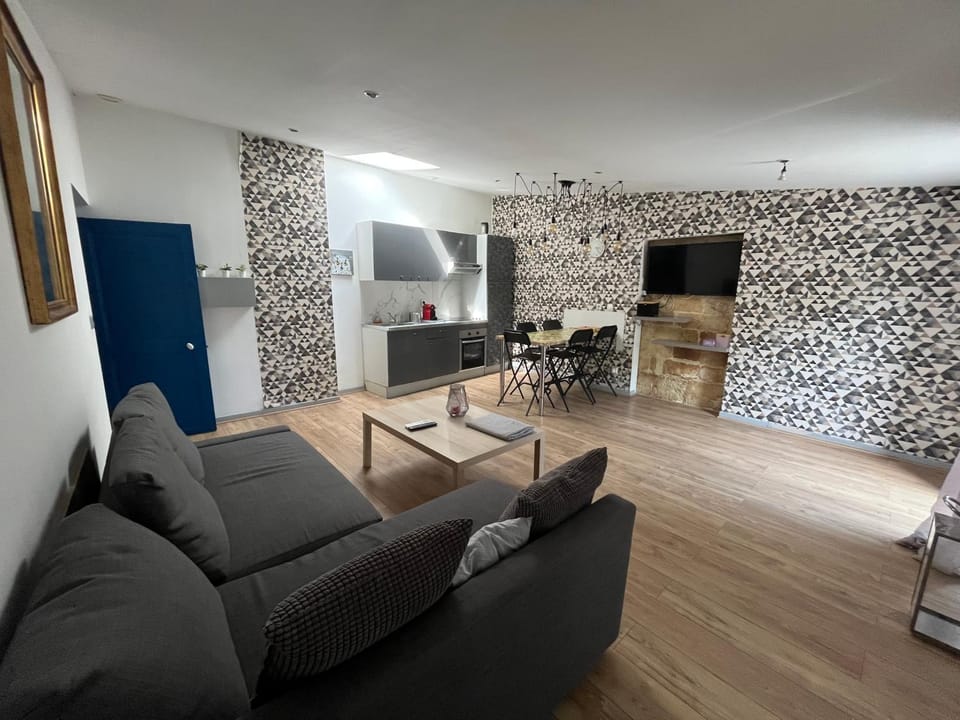 Communal lounge/ TV room, TV and multimedia, Kitchen or kitchenette, Living room, Seating area