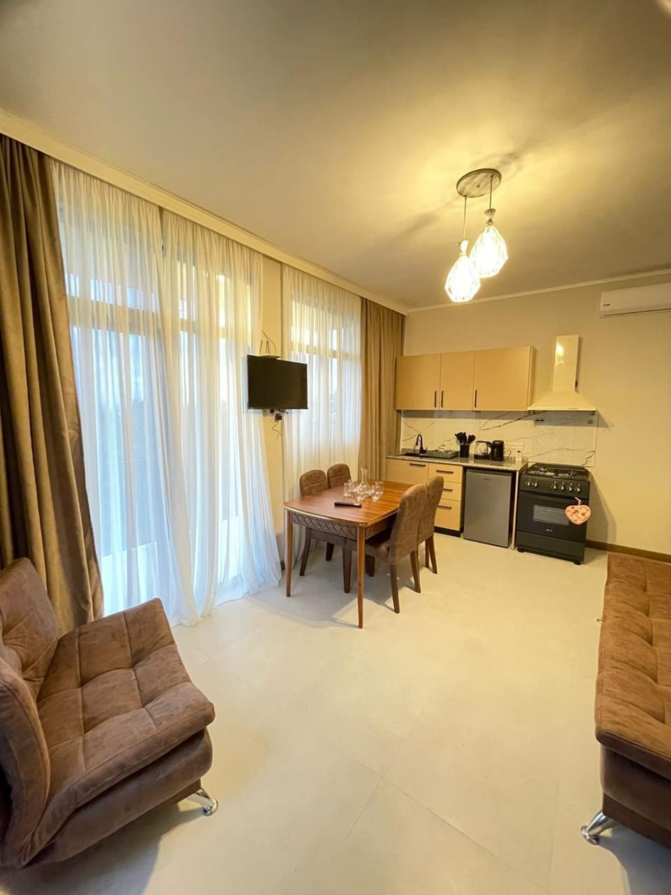 TV and multimedia, Kitchen or kitchenette, Living room, Seating area, Dining area, minibar, oven, pet friendly, stove