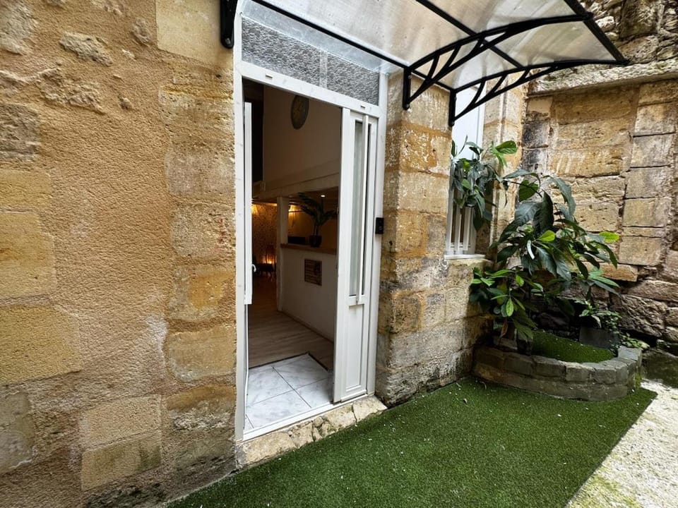 Beautiful Duplex Studio in the heart of Libourne Apartment in Fronsac