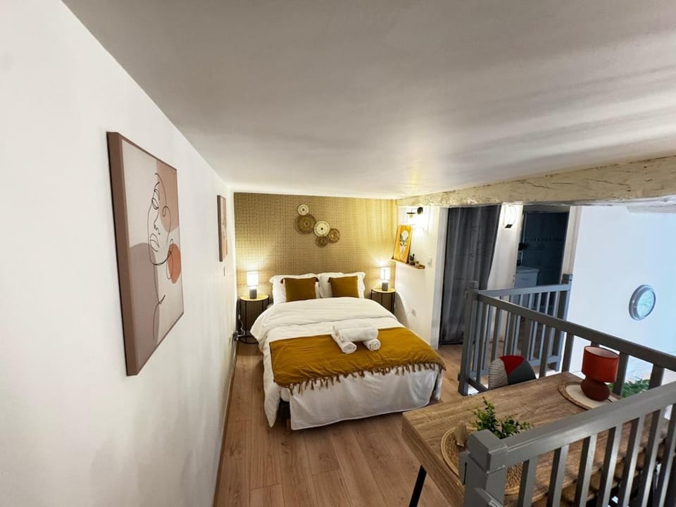 Beautiful Duplex Studio in the heart of Libourne Apartment in Fronsac