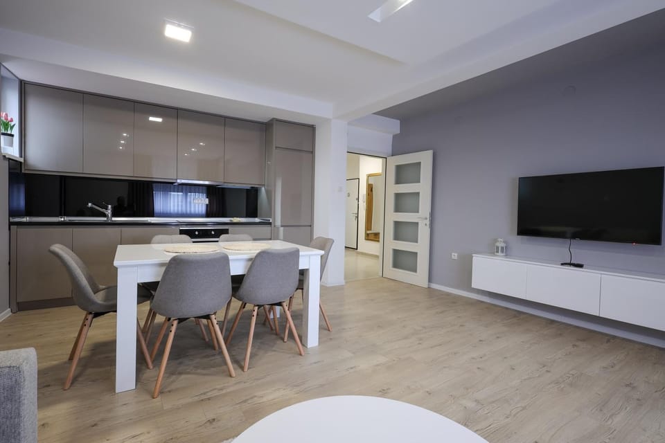 TV and multimedia, Kitchen or kitchenette, Dining area