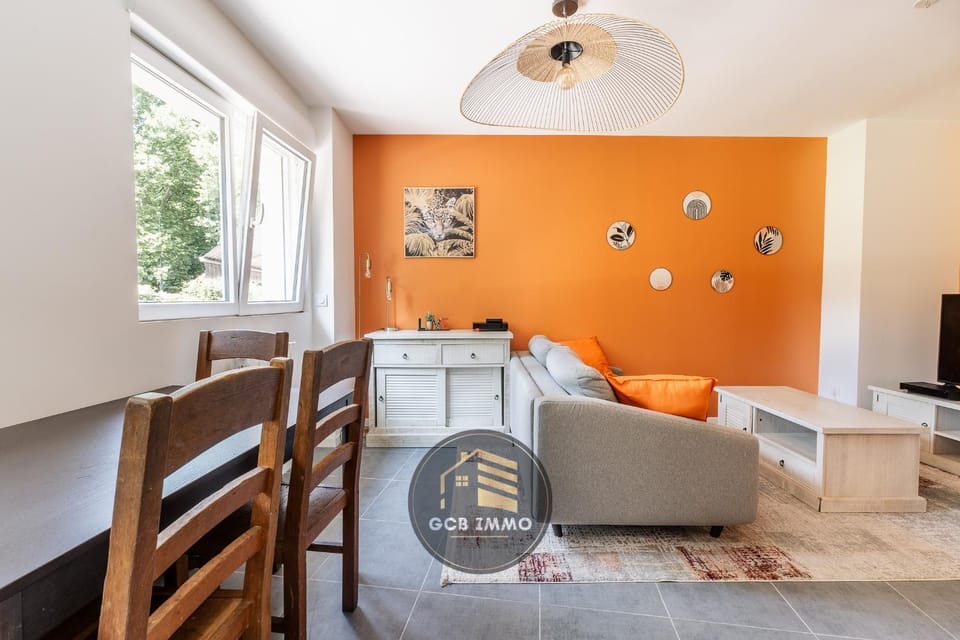 TV and multimedia, Living room, Seating area, Dining area