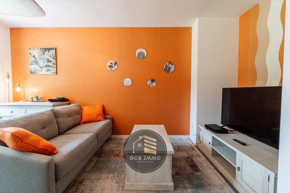 Communal lounge/ TV room, TV and multimedia, Living room, Seating area