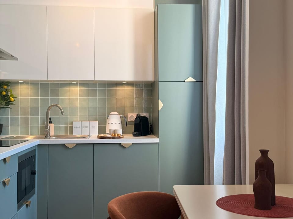 Dining area, kitchen