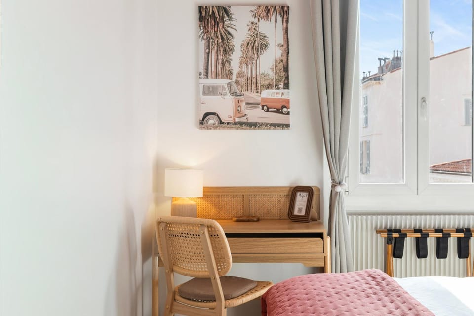 Seating area, City view