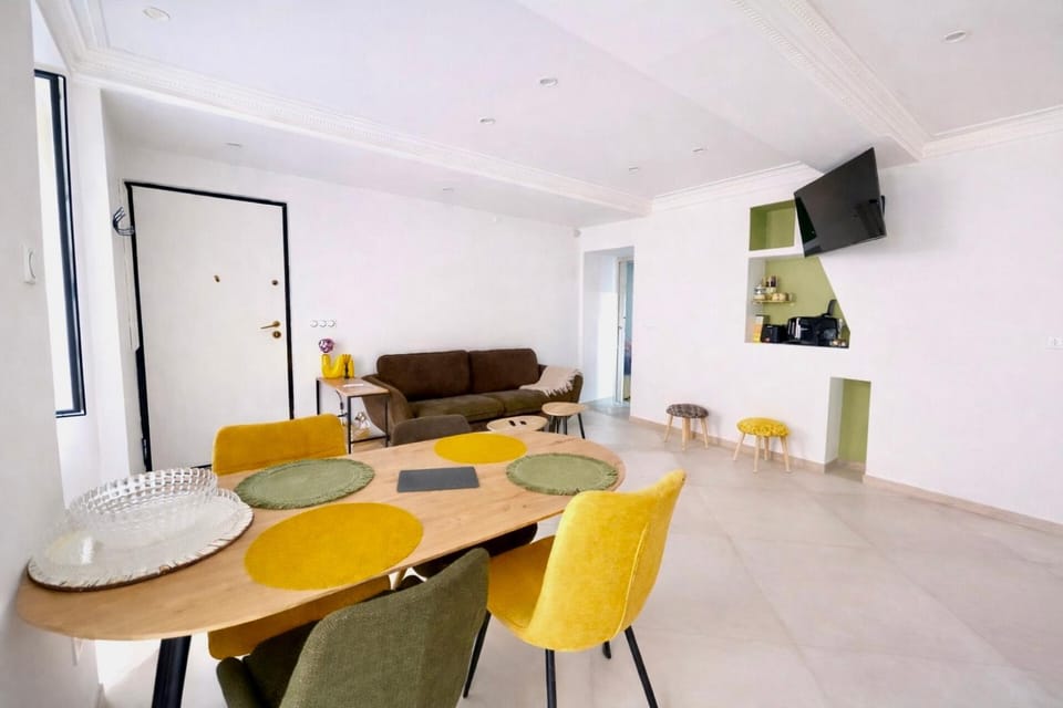 Living room, Dining area