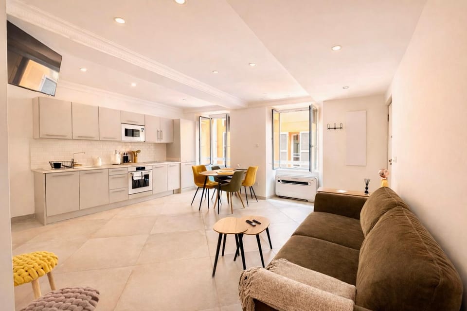 Kitchen or kitchenette, Living room