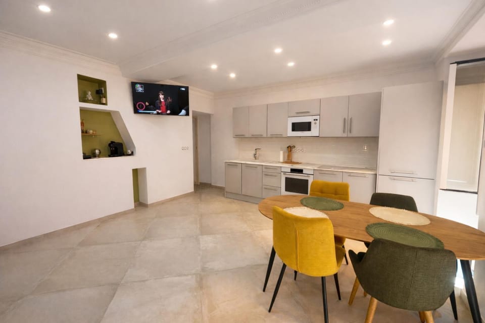 TV and multimedia, Kitchen or kitchenette, Living room