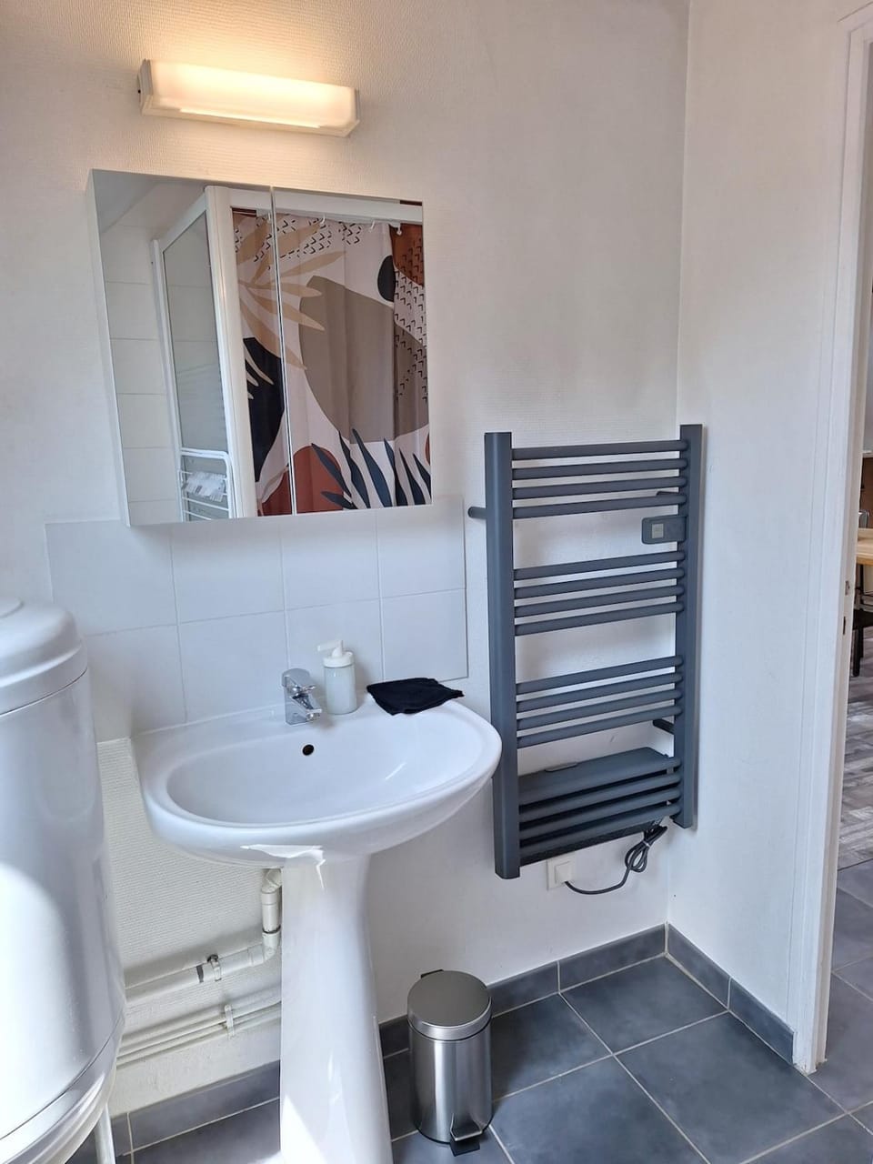 Shower, Toilet, Bathroom, towels