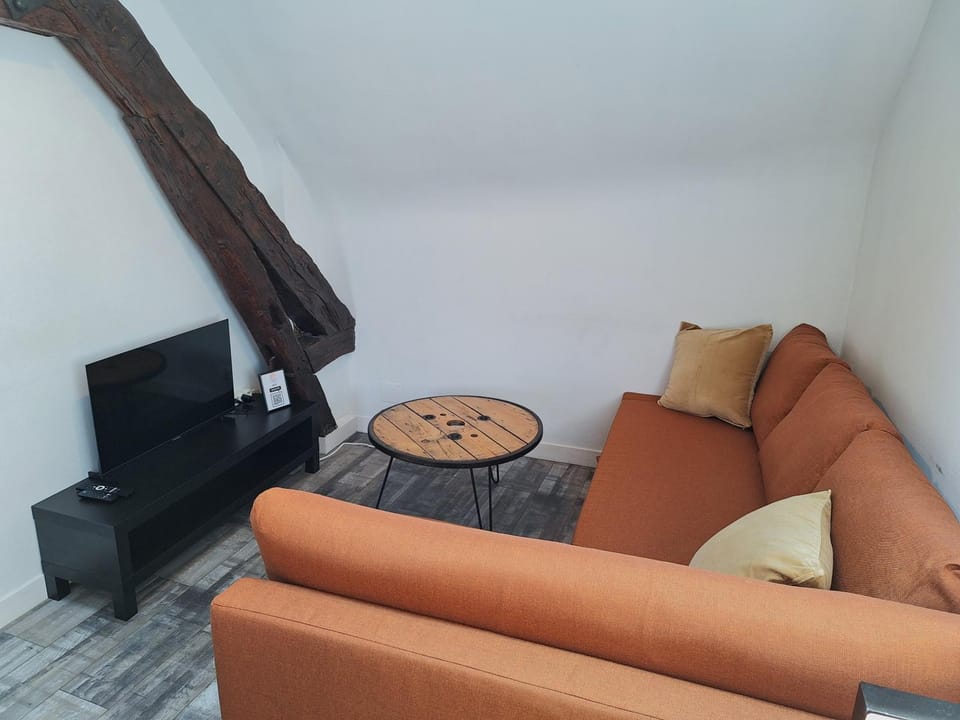 TV and multimedia, Living room, Seating area, internet