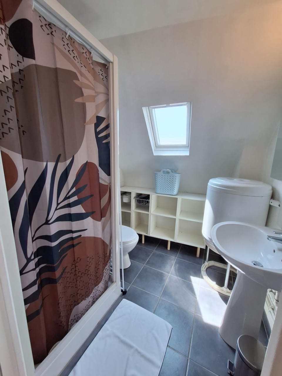 Shower, Toilet, Bathroom, towels