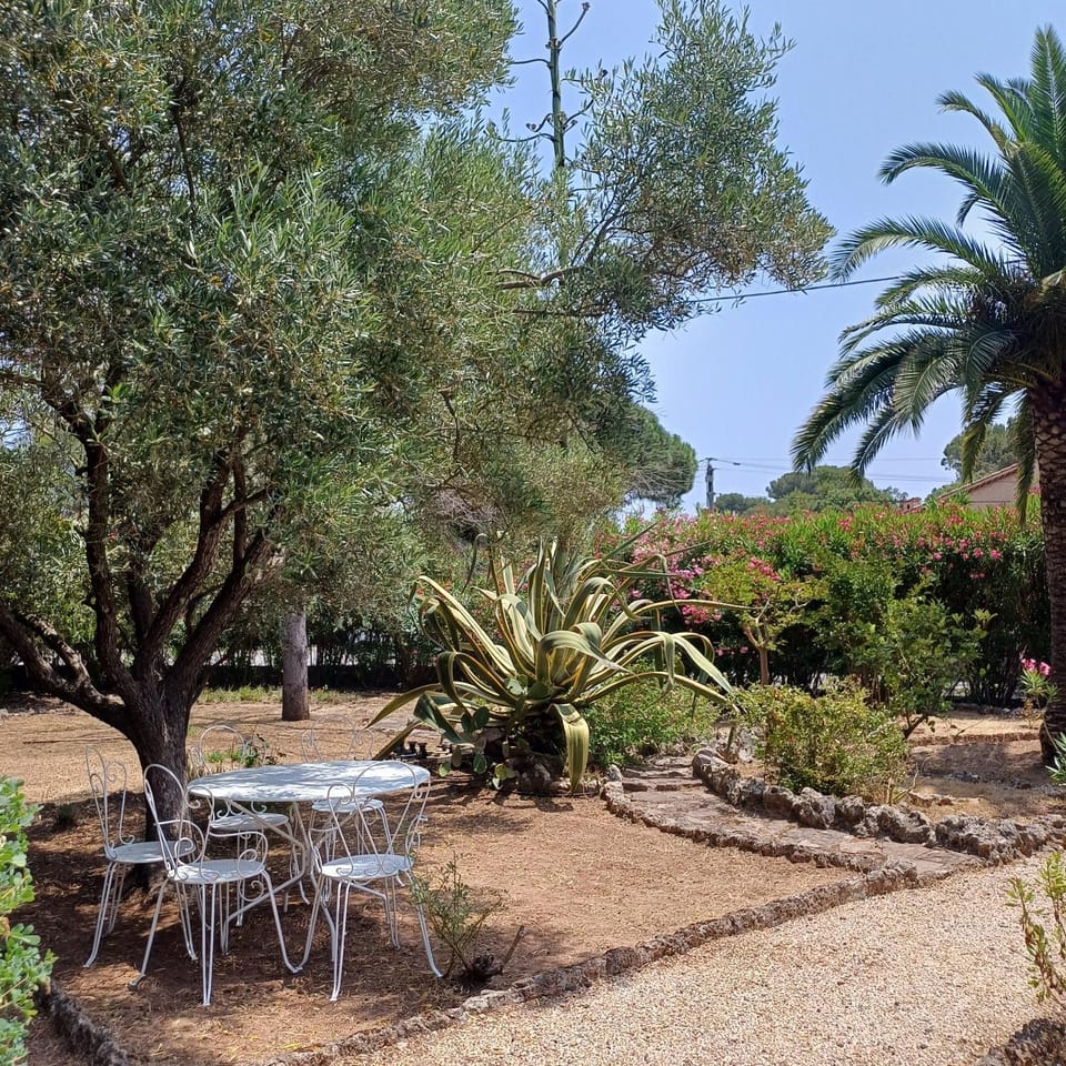 villa plain-pied 4 étoiles 3 chambres 4 lits proximité centre, commodités et plages Villa in Saint-Raphael