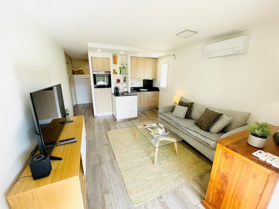 Studio lumineux et terrasse ensoleillée Portissol Apartment in Sanary-sur-Mer