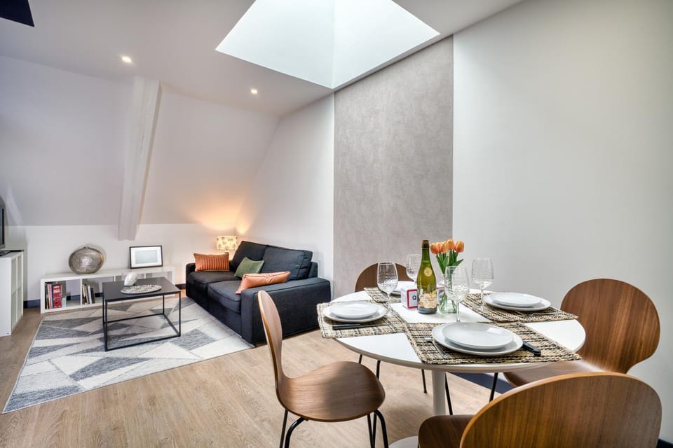 Living room, Dining area