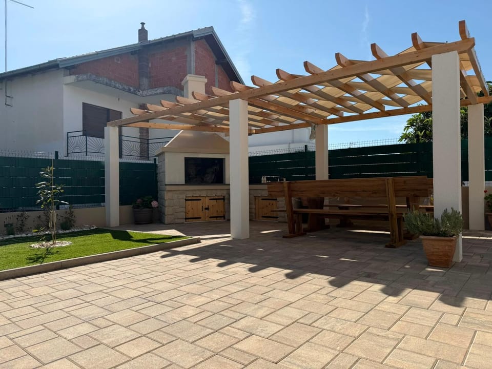 Patio, Day, Garden