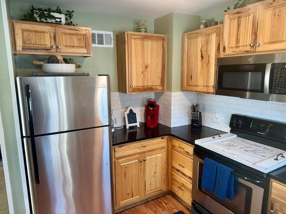 Kitchen or kitchenette, oven, stove