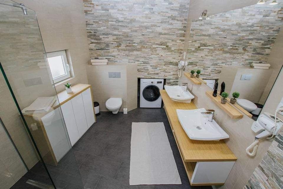 Apartman s hidromasažnom kadom Apartment in Okrug Gornji