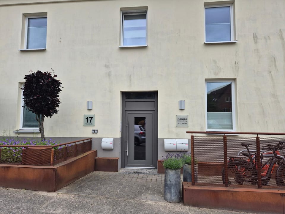 Property building, Facade/entrance