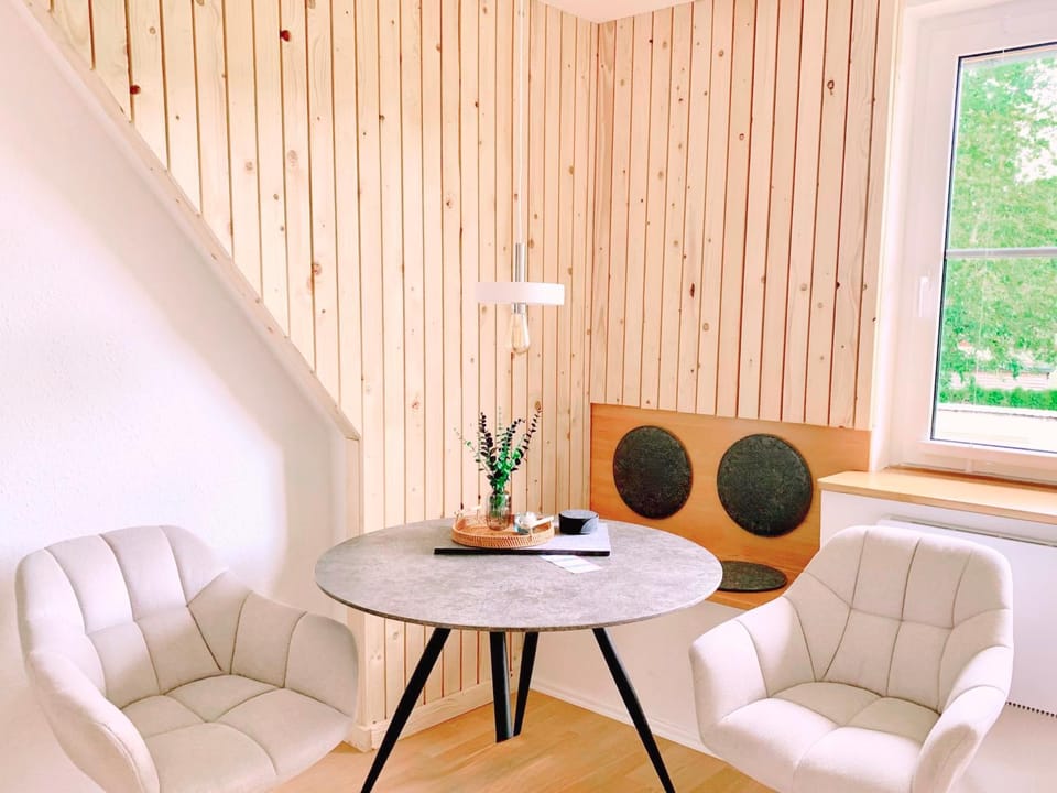 Seating area, Dining area, kitchen