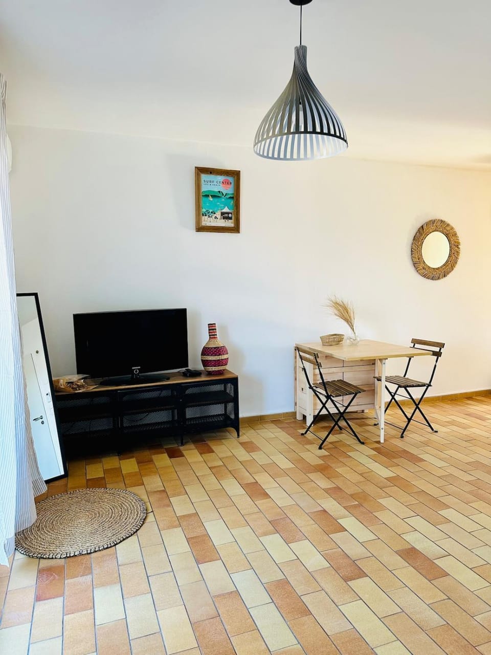 Sunset Studio Air conditionner and Lake Access Apartment in French Riviera