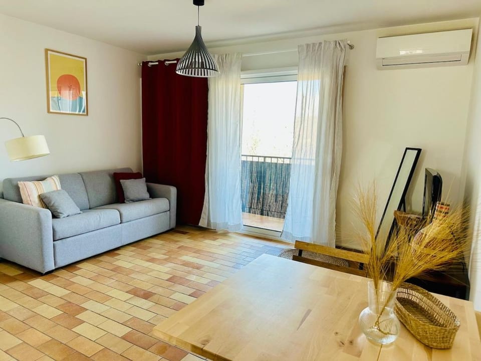 Sunset Studio Air conditionner and Lake Access Apartment in French Riviera