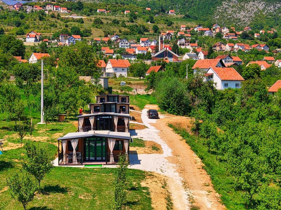 Property building, Spring, Day, Neighbourhood, Natural landscape, Bird's eye view, City view, Mountain view, Street view