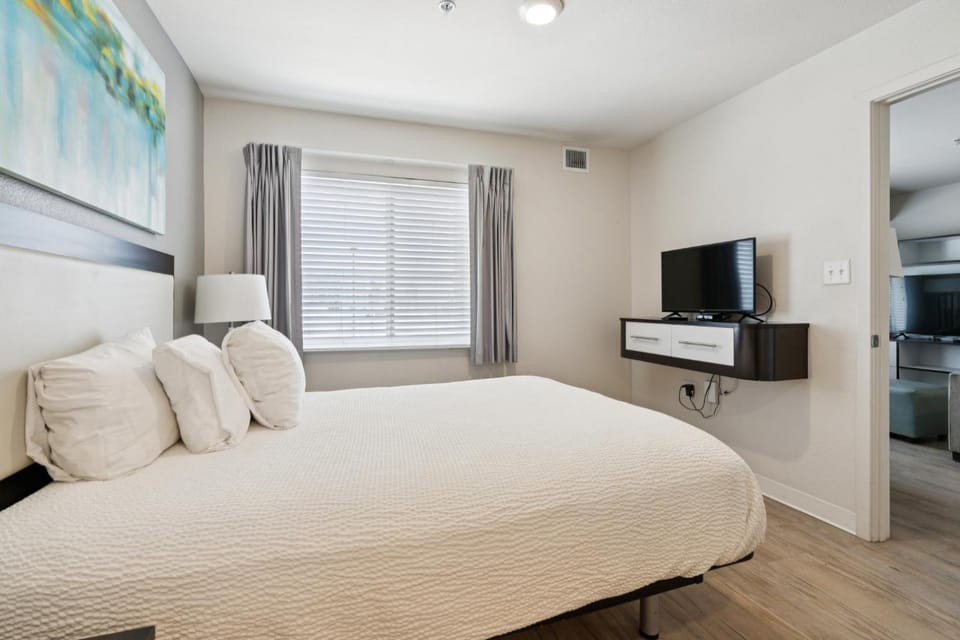 Simplicity At the Rim 1202 I Comfy 3 Bed 2 Bath Apartment in San Antonio