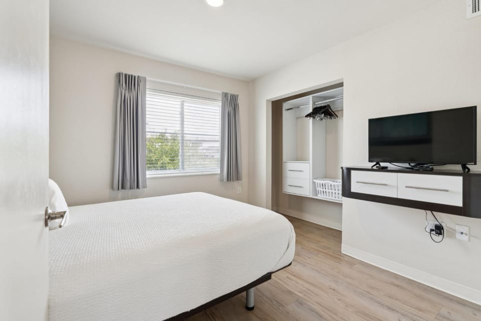 Simplicity At the Rim 1202 I Comfy 3 Bed 2 Bath Apartment in San Antonio