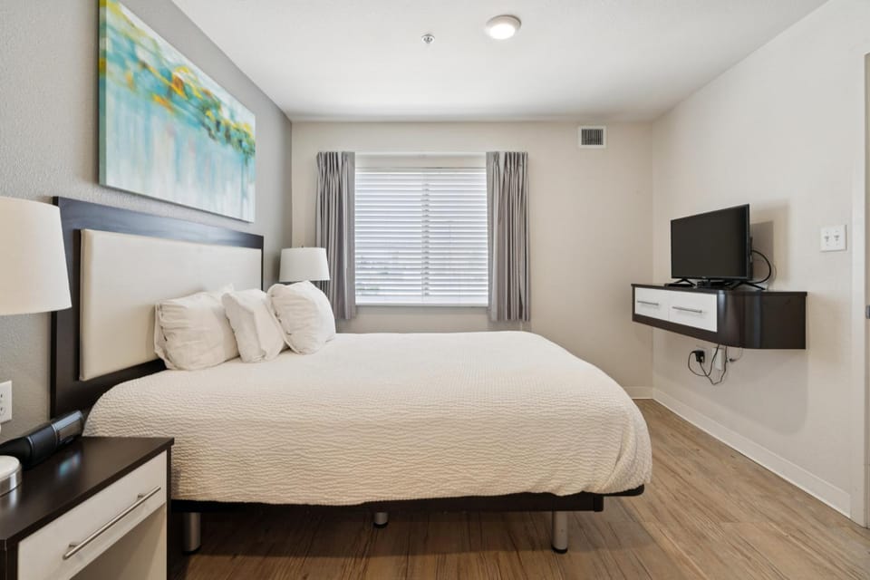 Simplicity At the Rim 1202 I Comfy 3 Bed 2 Bath Apartment in San Antonio