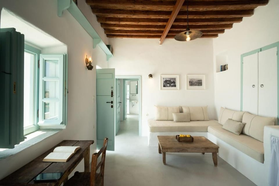Thavma Kimolos House in Milos