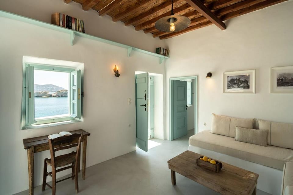 Thavma Kimolos House in Milos