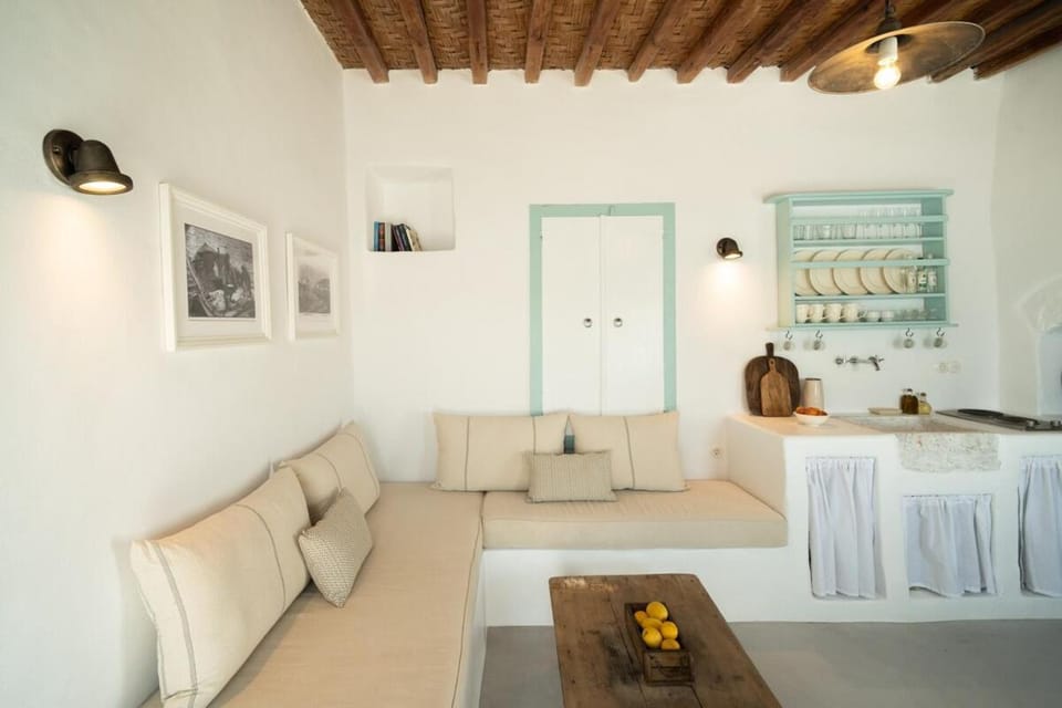 Thavma Kimolos House in Milos