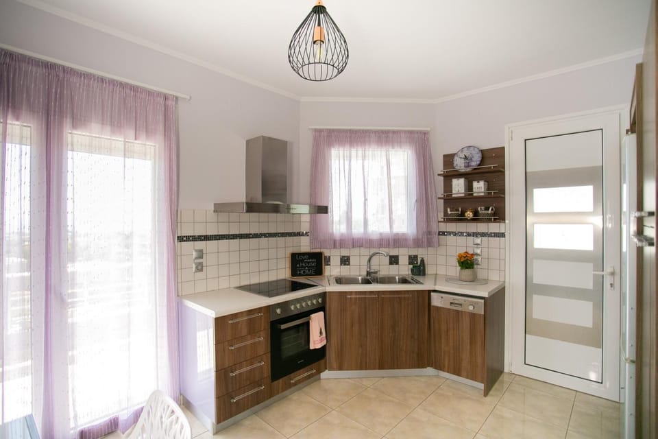 Kitchen or kitchenette, dishwasher, oven, stove