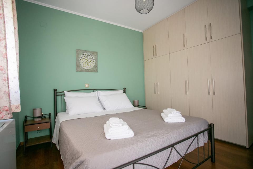 Bed, Photo of the whole room, Bedroom, towels, wardrobe