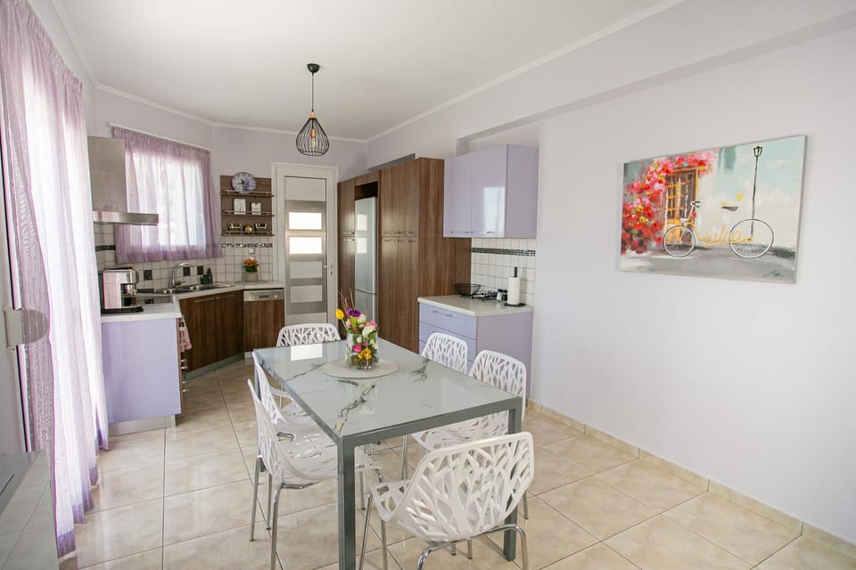 Kitchen or kitchenette, Dining area, dishwasher, oven, stove