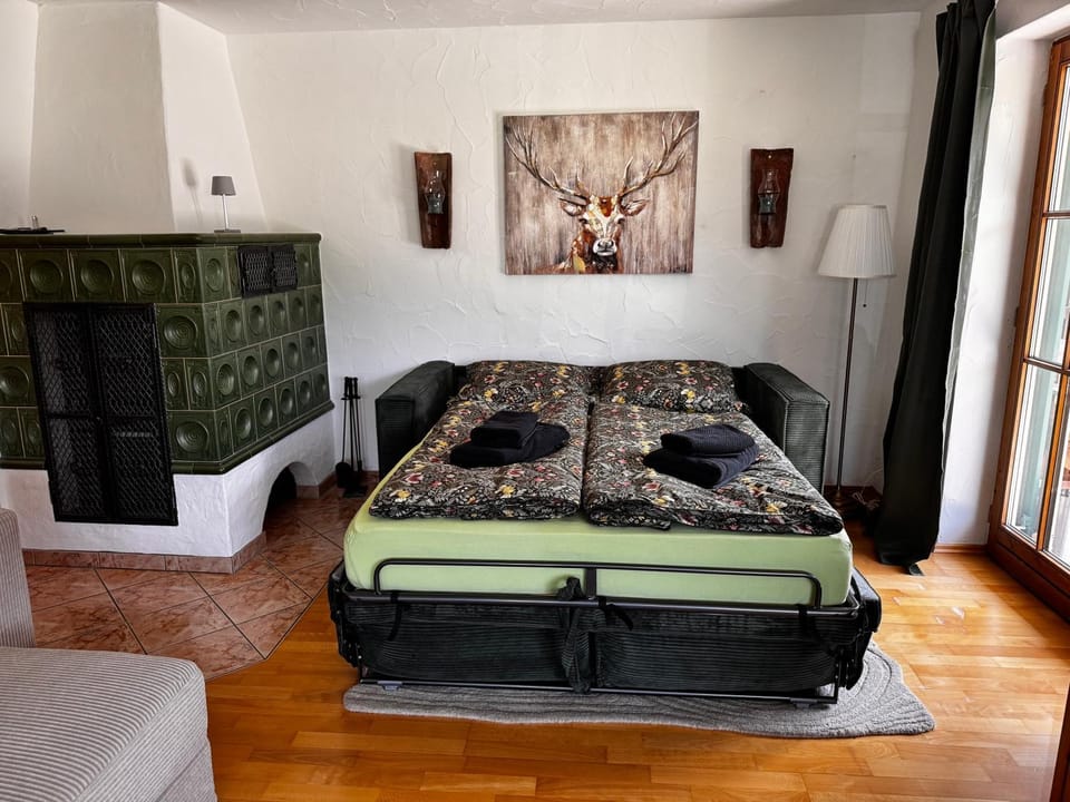 Bed, Living room