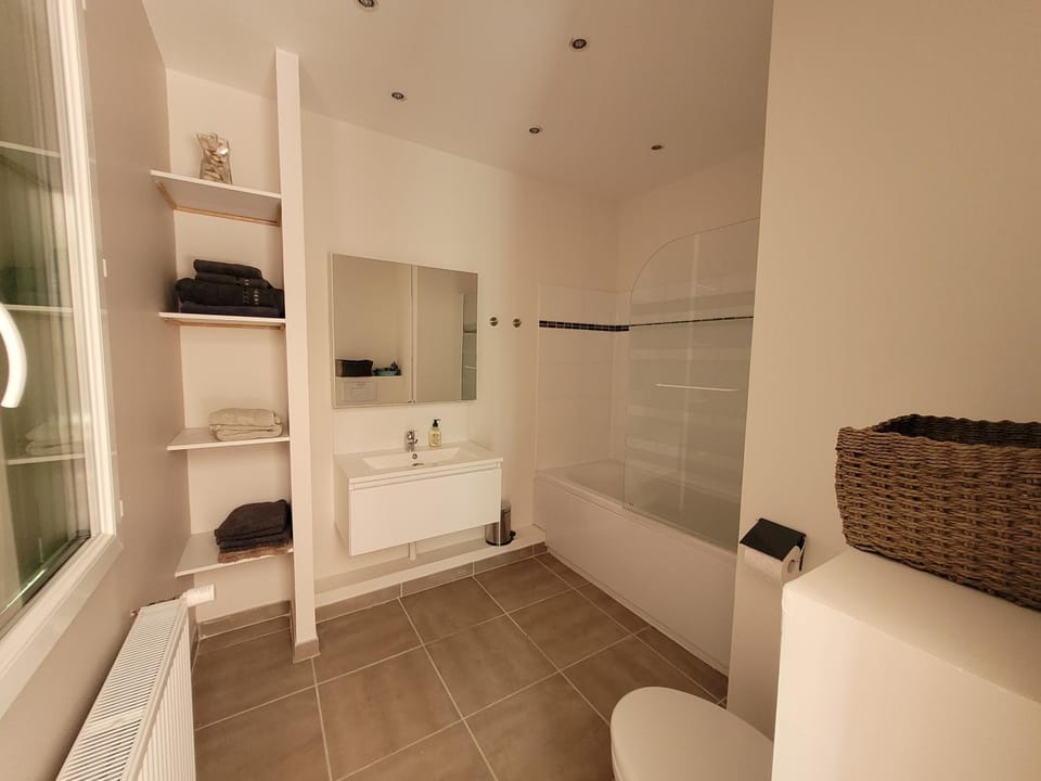 Bathroom, Bath